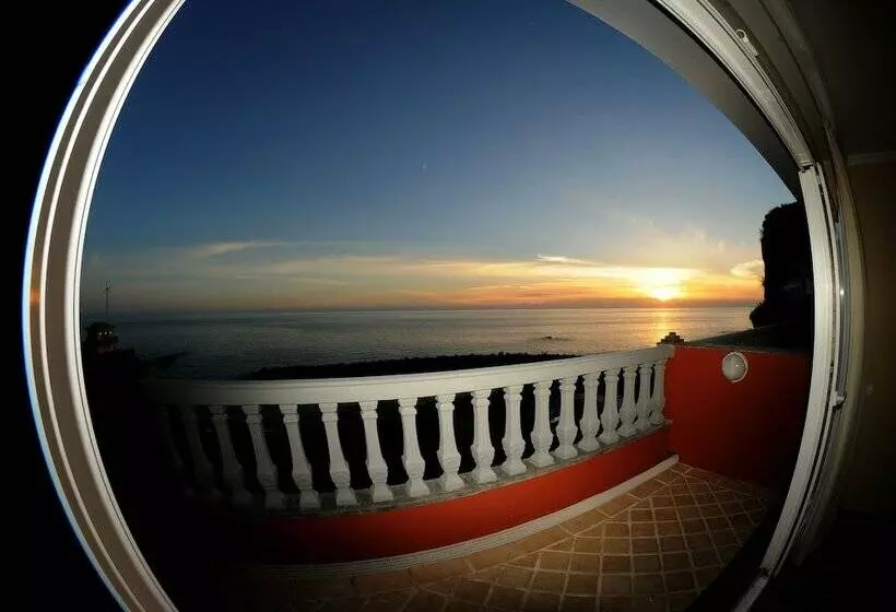 اتاق استاندارد با بالکن و چشم‌انداز دریا, Enotel Sunset Bay