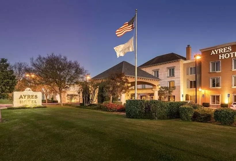 اتاق لوکس با چشم‌انداز شهر, Ayres Hotel Seal Beach
