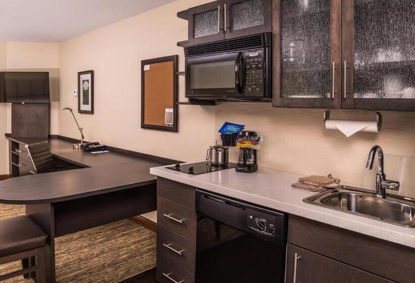 Студия Стандарт, Candlewood Suites   Topeka West, An Ihg