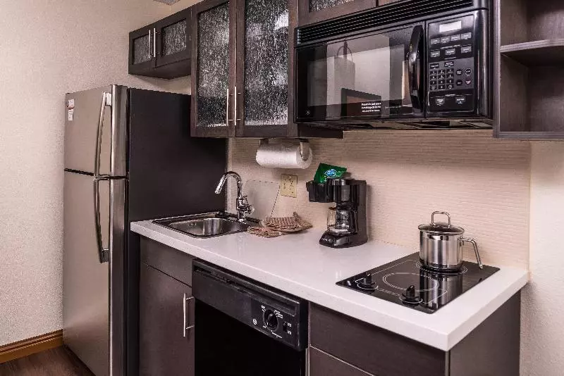 スタンダードスタジオ, Candlewood Suites   Topeka West, An Ihg