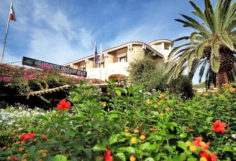 اتاق اساندارد با چشم‌انداز جانبی به دریا, Grand Hotel Smeraldo Beach