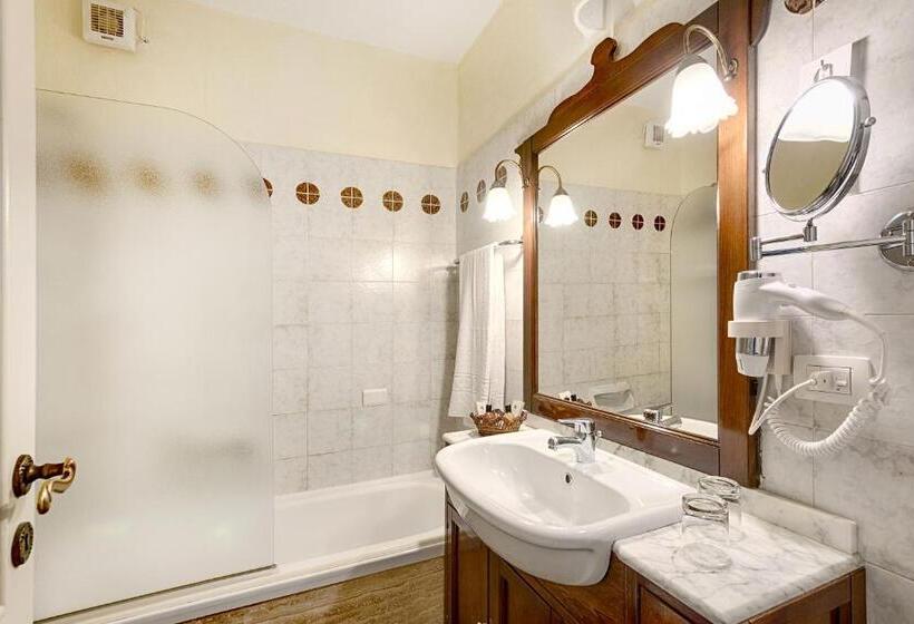 اتاق استاندارد سه تخته با چشم‌انداز باغ, Grand Hotel Smeraldo Beach