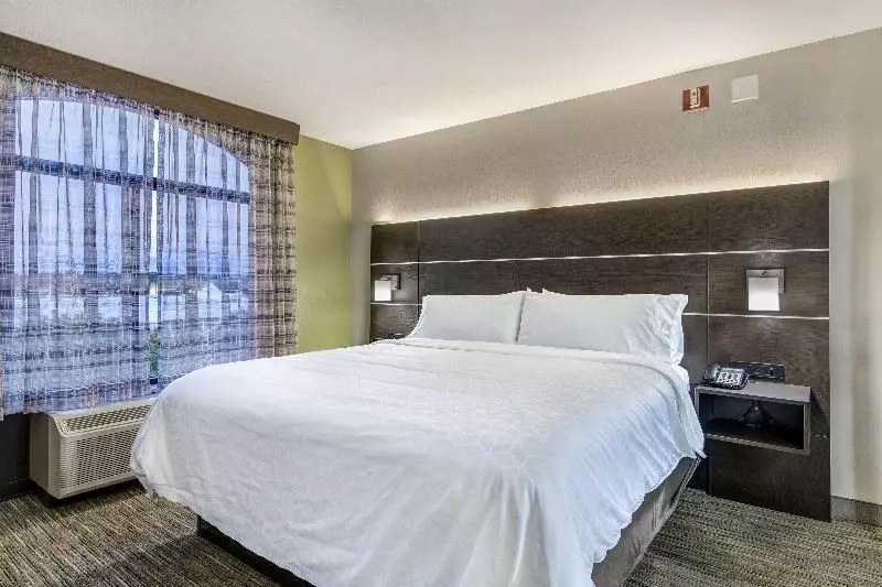 سوئیت برای معلولان, Holiday Inn Express & Suites Longview North, An Ihg