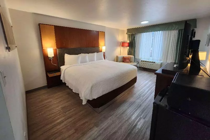 身障者適用キングサイズベッドルーム, Clarion Inn Idaho Falls Riverfront