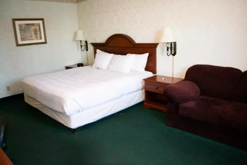 キングサイズベッドのスタンダードルーム, Clarion Inn Idaho Falls Riverfront