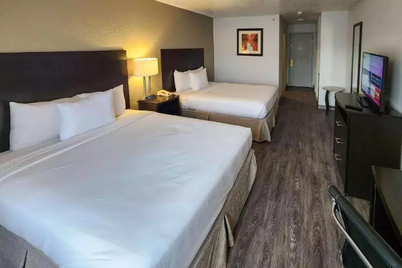 キングサイズベッドのスタンダードルーム, Clarion Inn Idaho Falls Riverfront
