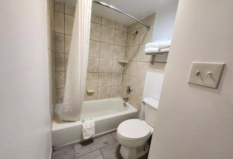 身障者適用キングサイズベッドルーム, Clarion Inn Idaho Falls Riverfront