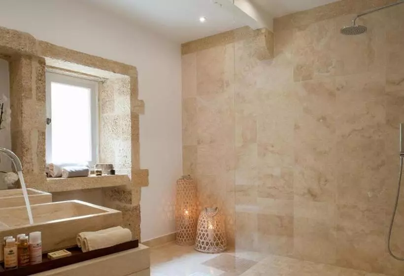 اتاق لوکس, Le Vieux Castillon