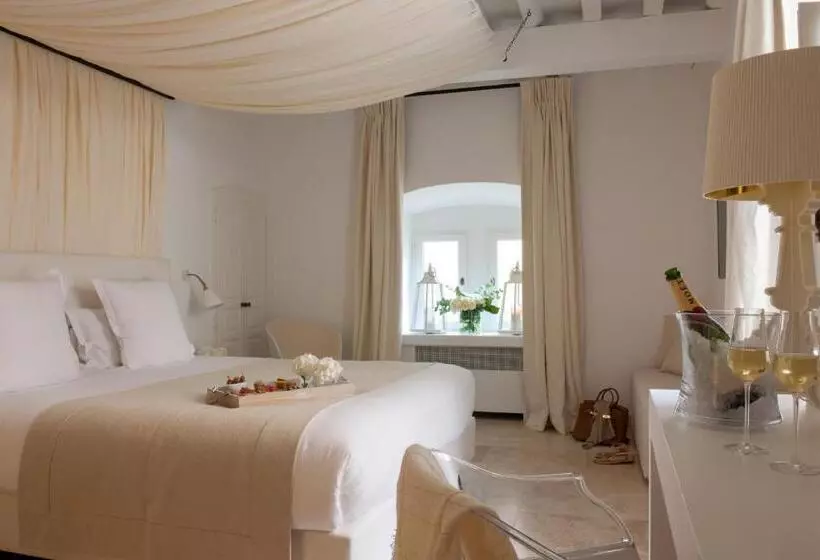 اتاق لوکس, Le Vieux Castillon