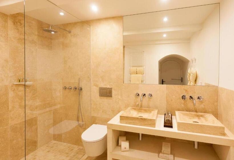 غرفة قياسية, Le Vieux Castillon