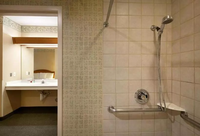 اتاق دلوکس مخصوص معلولین, Ramada By Wyndham Olympia