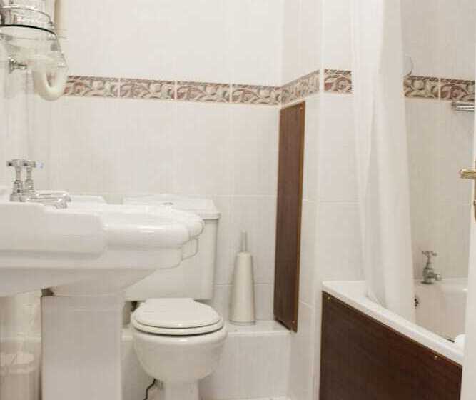 스탠다드 룸, Rhu Glenn