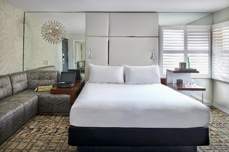 Номер Стандарт, Ziggy Los Angeles