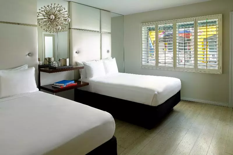 اتاق استاندارد, Ziggy Los Angeles