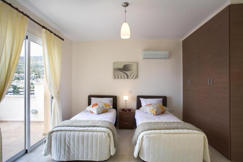 Номер Стандарт Вид на Бассейн, Ziggy Los Angeles