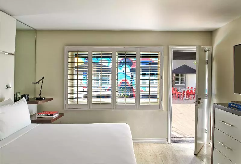 اتاق استاندارد با تخت بزرگ, Ziggy Los Angeles