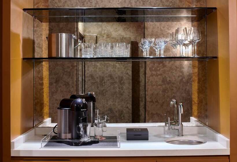 Номер Стандарт, Ziggy Los Angeles