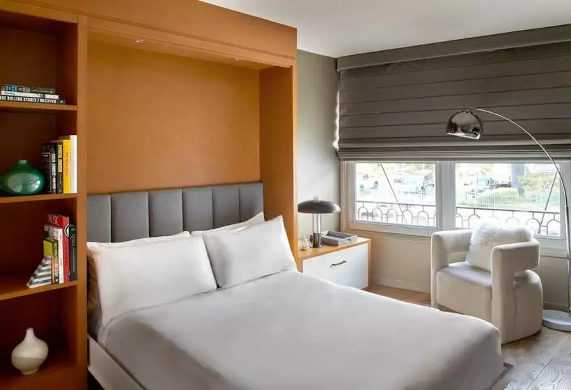 اتاق استاندارد, Ziggy Los Angeles