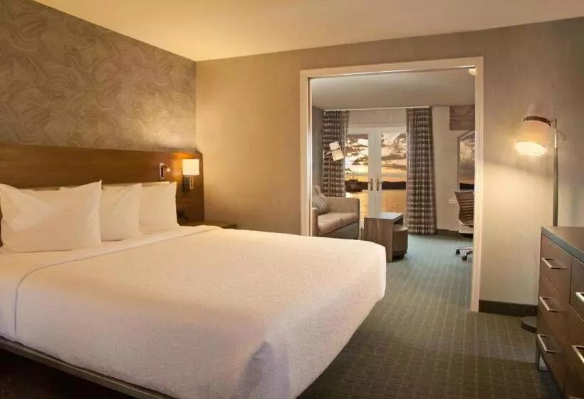 キングサイズベッドのスイートルーム, Silver Cloud Hotel   Mukilteo Waterfront
