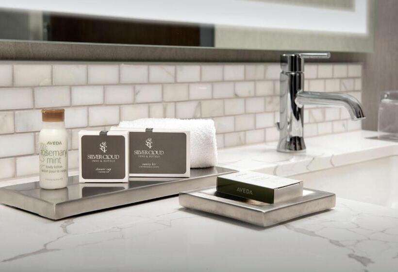 带大床的套房, Silver Cloud Hotel   Mukilteo Waterfront