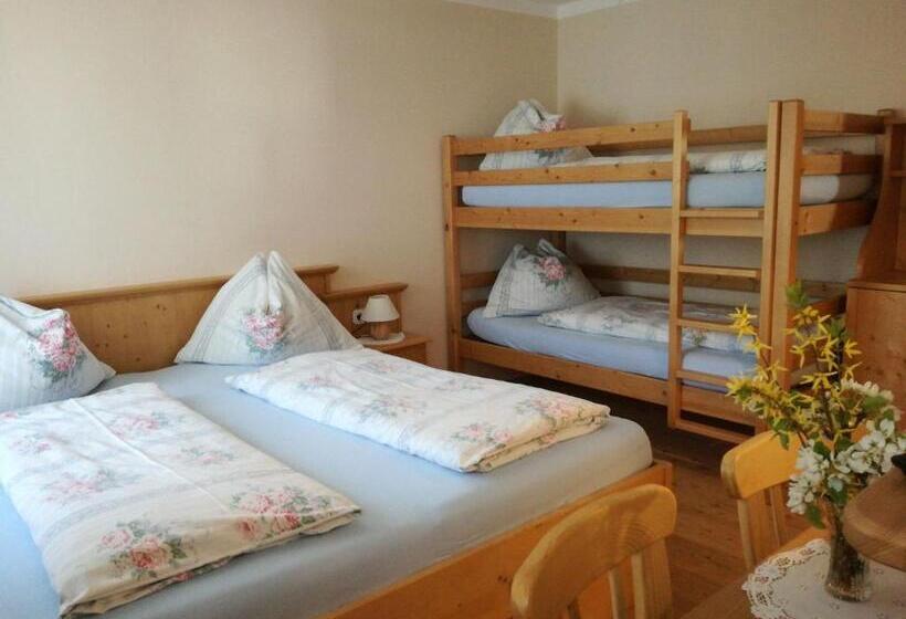 חדר סטנדרט לארבעה, Bio Bauernhof Moas