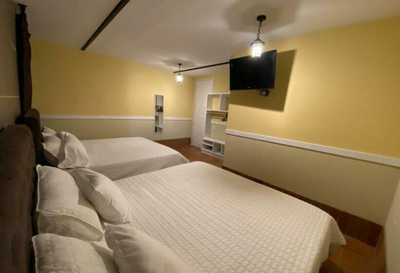 اتاق لوکس خانوادگی, Campestre Manoa