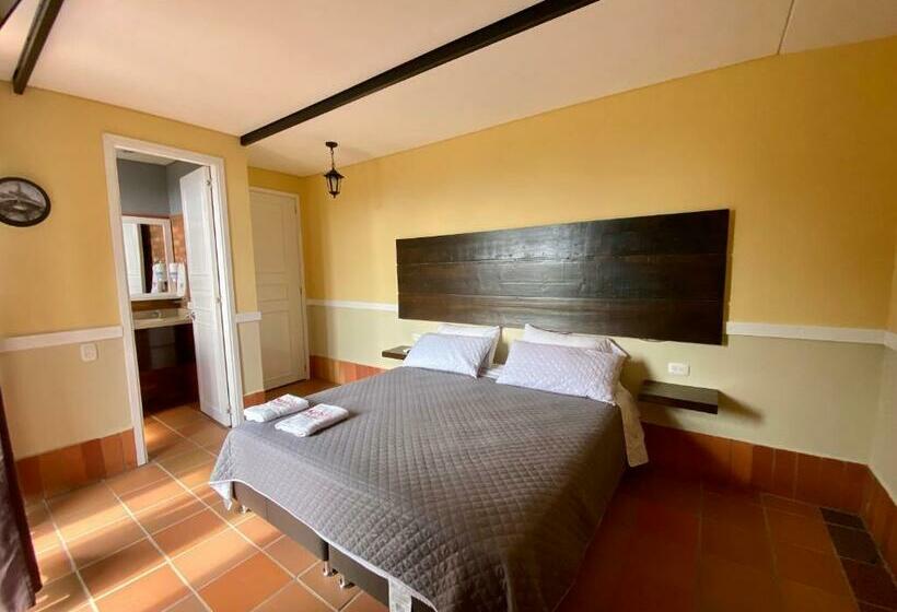 اتاق لوکس با بالکن, Campestre Manoa