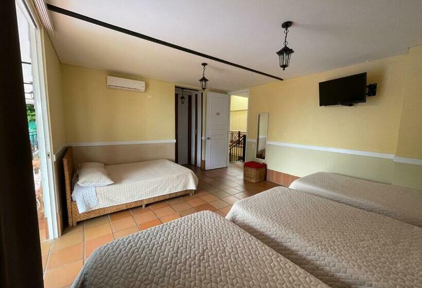 اتاق خانوادگی, Campestre Manoa