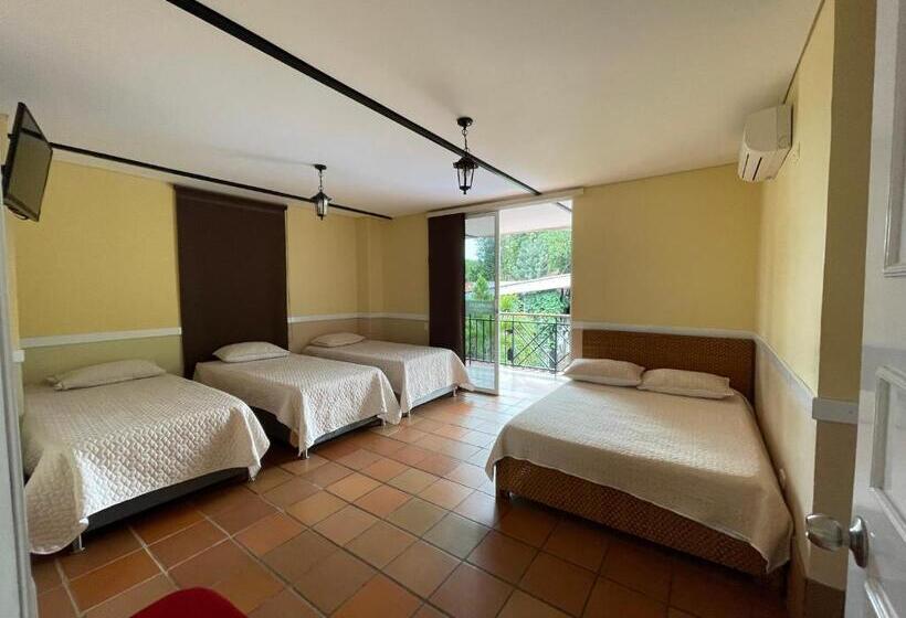 اتاق خانوادگی, Campestre Manoa