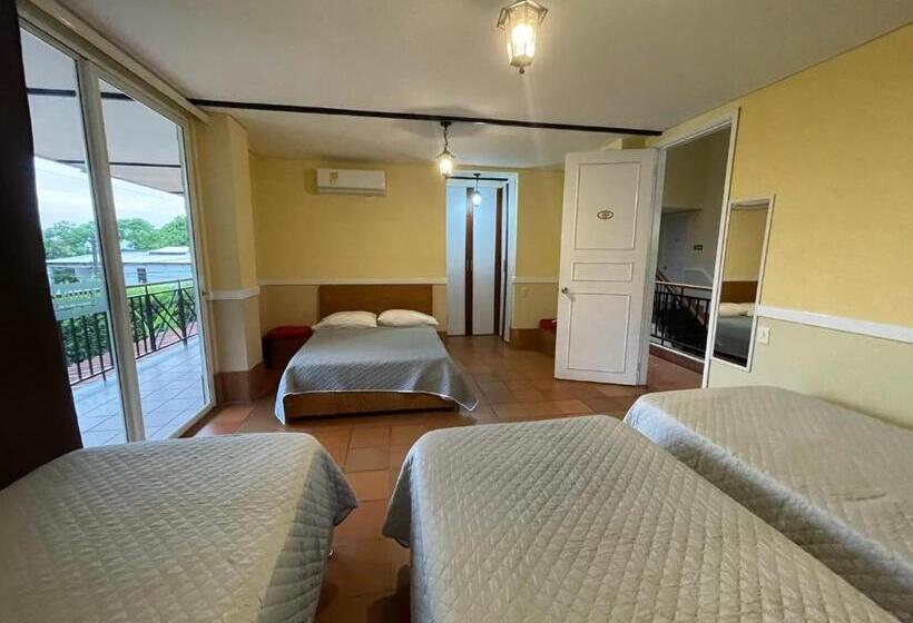 اتاق خانوادگی, Campestre Manoa