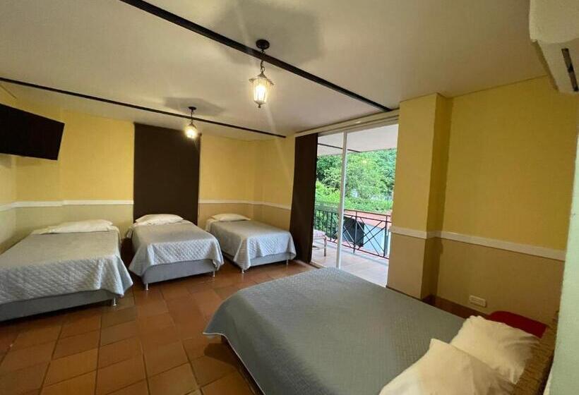 اتاق خانوادگی, Campestre Manoa