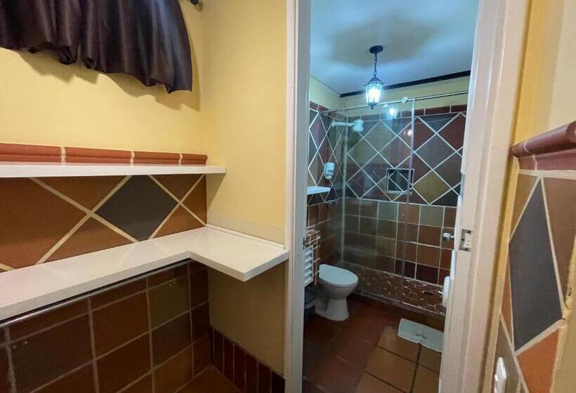 اتاق لوکس, Campestre Manoa