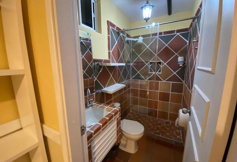 اتاق لوکس خانوادگی, Campestre Manoa