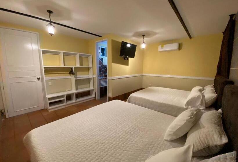 اتاق لوکس خانوادگی, Campestre Manoa