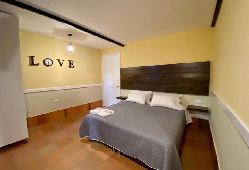 اتاق لوکس, Campestre Manoa