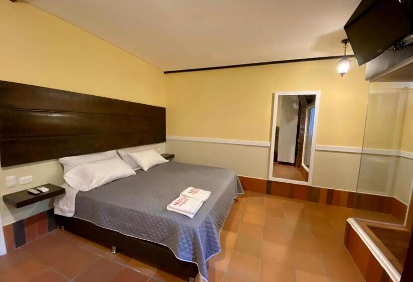 اتاق لوکس, Campestre Manoa