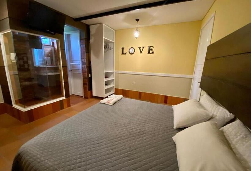 اتاق لوکس, Campestre Manoa