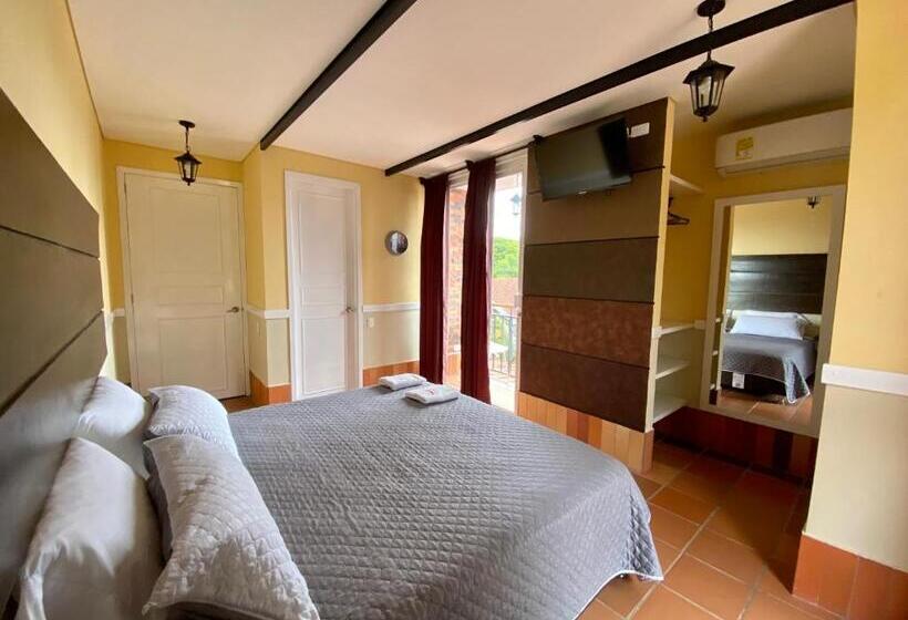 اتاق لوکس با بالکن, Campestre Manoa