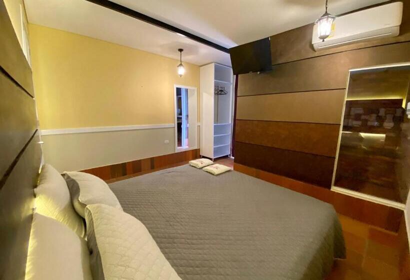 اتاق لوکس با بالکن, Campestre Manoa