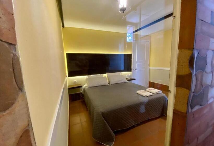 اتاق لوکس با بالکن, Campestre Manoa