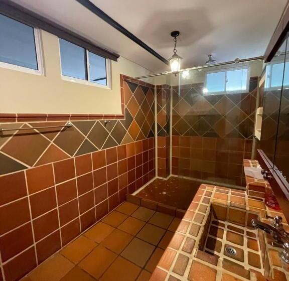 اتاق خانوادگی, Campestre Manoa