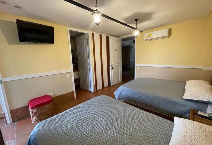 اتاق لوکس خانوادگی, Campestre Manoa