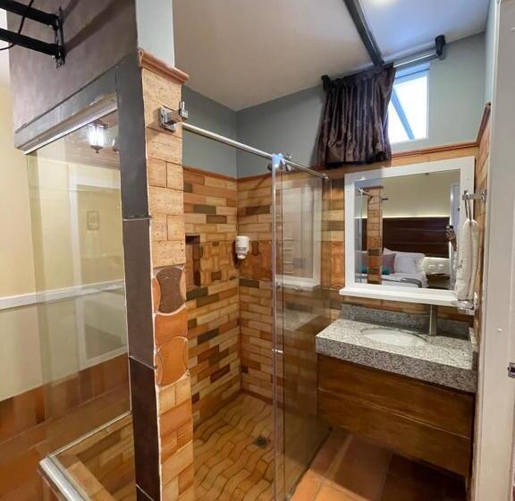 اتاق لوکس با بالکن, Campestre Manoa