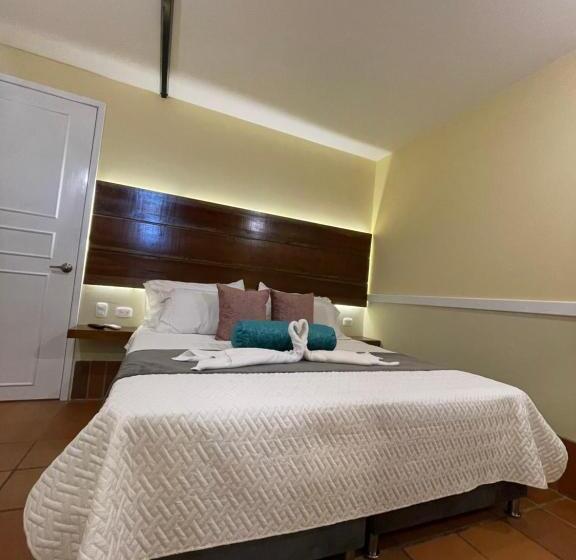 اتاق لوکس با بالکن, Campestre Manoa