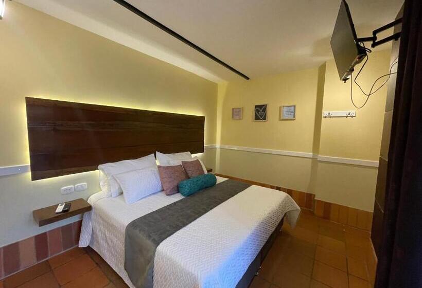 اتاق لوکس, Campestre Manoa