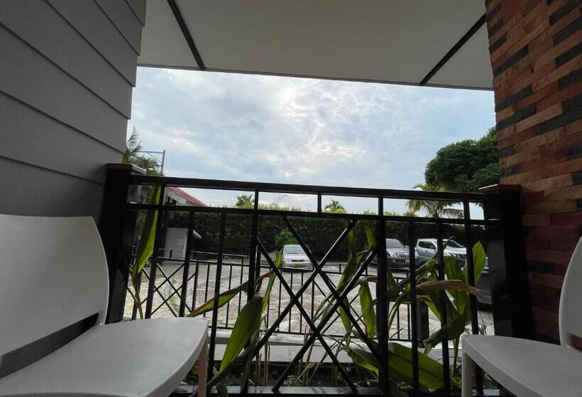 اتاق لوکس, Campestre Manoa