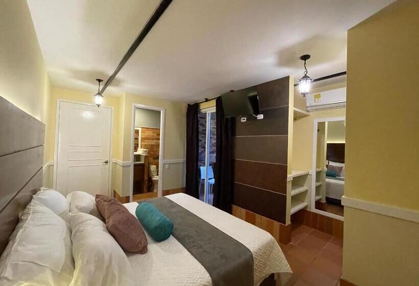 اتاق لوکس, Campestre Manoa