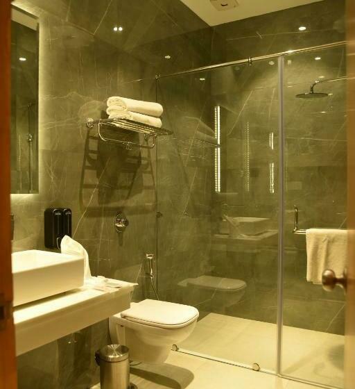 수피리어 룸, Icon Rajpura