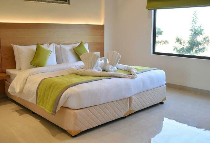 수피리어 룸, Icon Rajpura