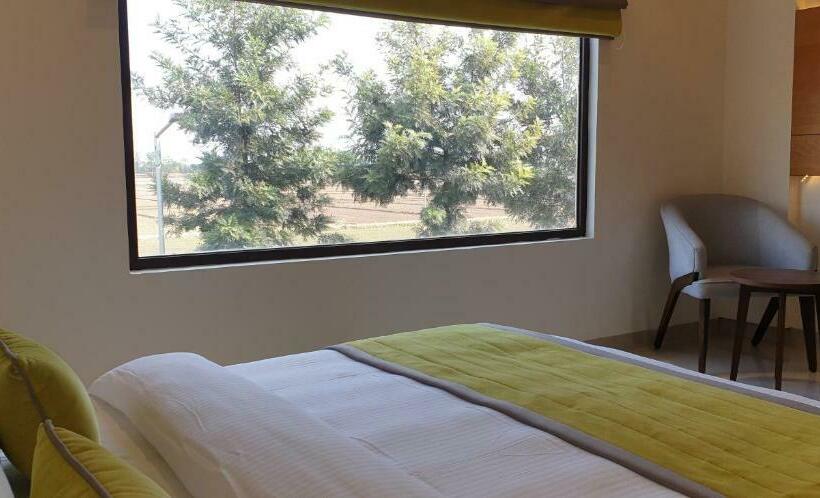 수피리어 룸, Icon Rajpura